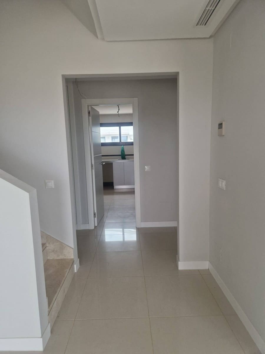 2 soverom Penthouse til salgs i Estepona med svømmebasseng garasje - € 381 000 (Ref: 9349572)