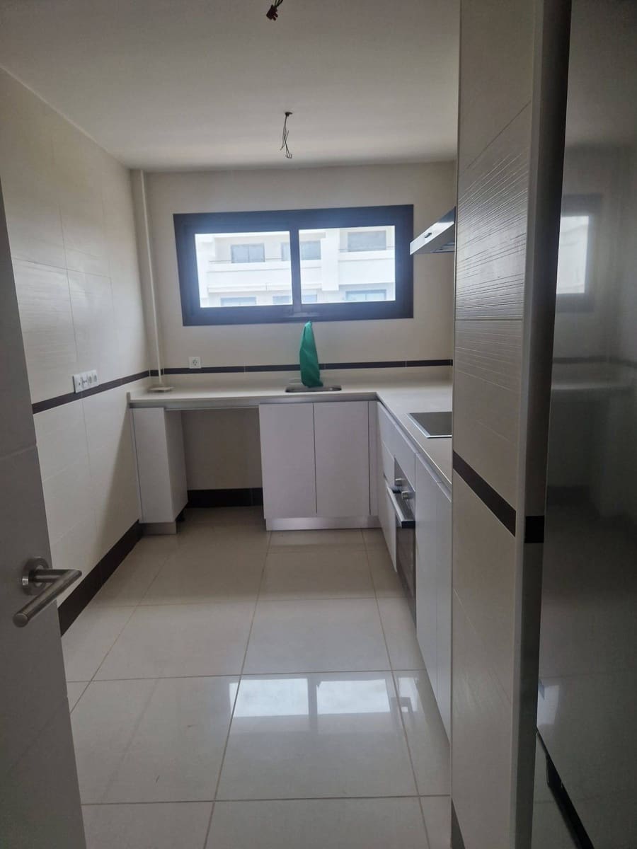 2 soverom Penthouse til salgs i Estepona med svømmebasseng garasje - € 381 000 (Ref: 9349572)