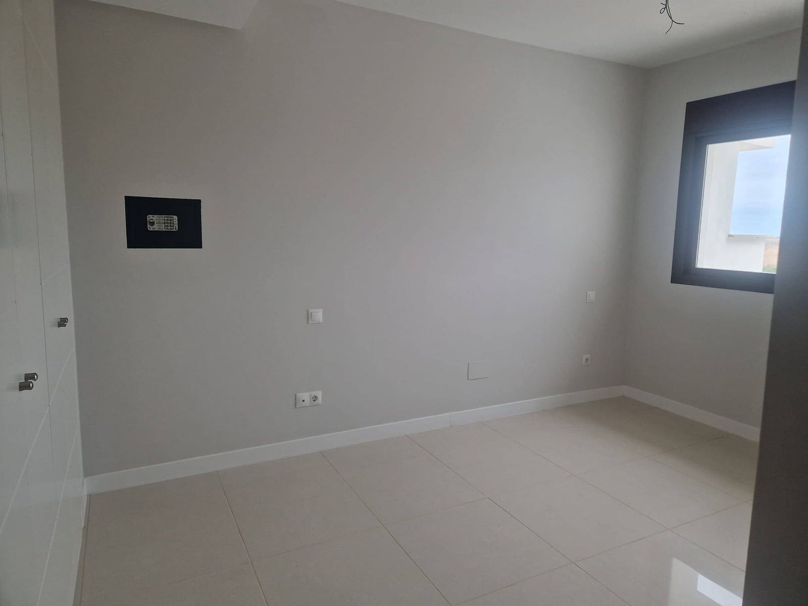 2 soverom Penthouse til salgs i Estepona med svømmebasseng garasje - € 381 000 (Ref: 9349572)