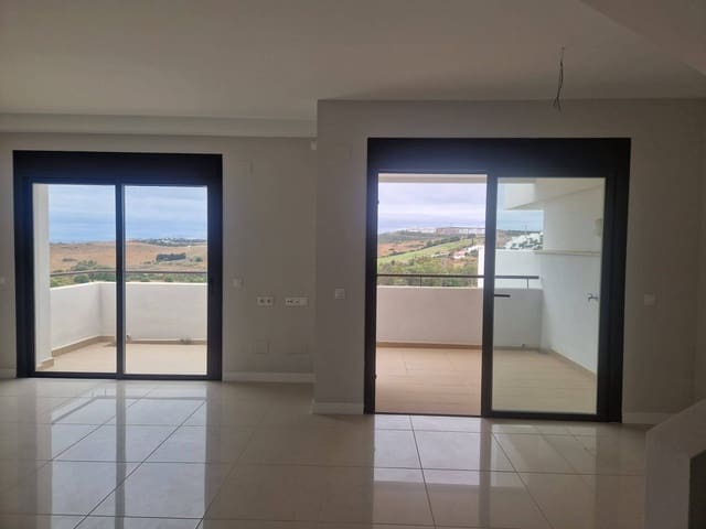 2 soverom Penthouse til salgs i Estepona Golf, Estepona med svømmebasseng garasje - € 381 000 (Ref: 9349572)