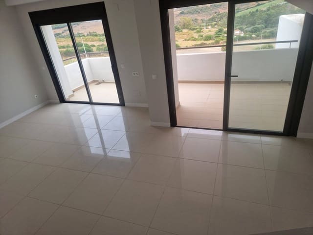 2 soverom Penthouse til salgs i Estepona Golf, Estepona med svømmebasseng garasje - € 381 000 (Ref: 9349572)