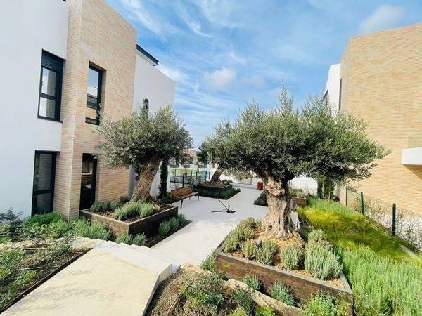 3 bedroom Apartment for sale in Estepona with pool garage - € 445,000 (Ref: 9396022)