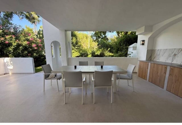 3 bedroom Apartment for sale in Benamara, Estepona with pool garage - € 850,000 (Ref: 9431328)