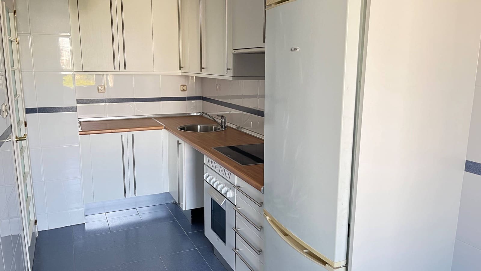 2 chambre Penthouse à vendre à Estepona avec piscine garage - 750 000 € (Ref: 9452148)