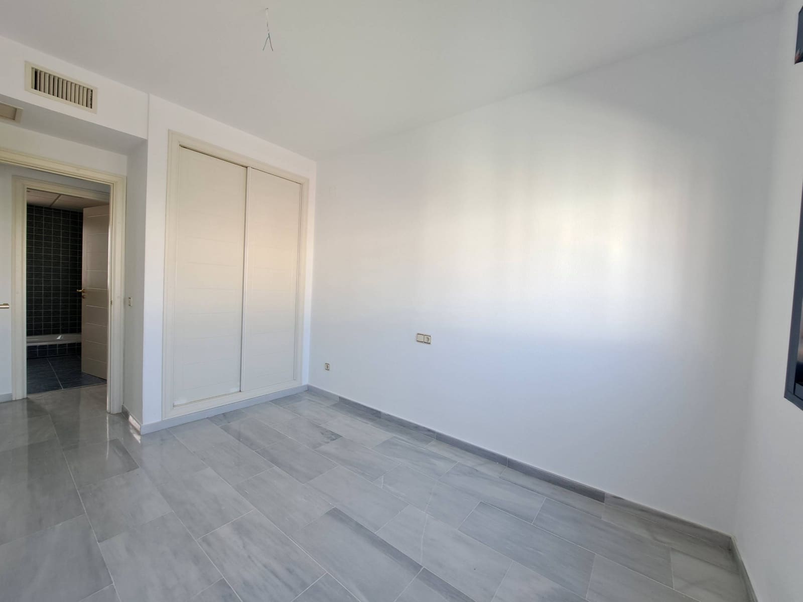 2 chambre Penthouse à vendre à Estepona avec piscine garage - 750 000 € (Ref: 9452148)