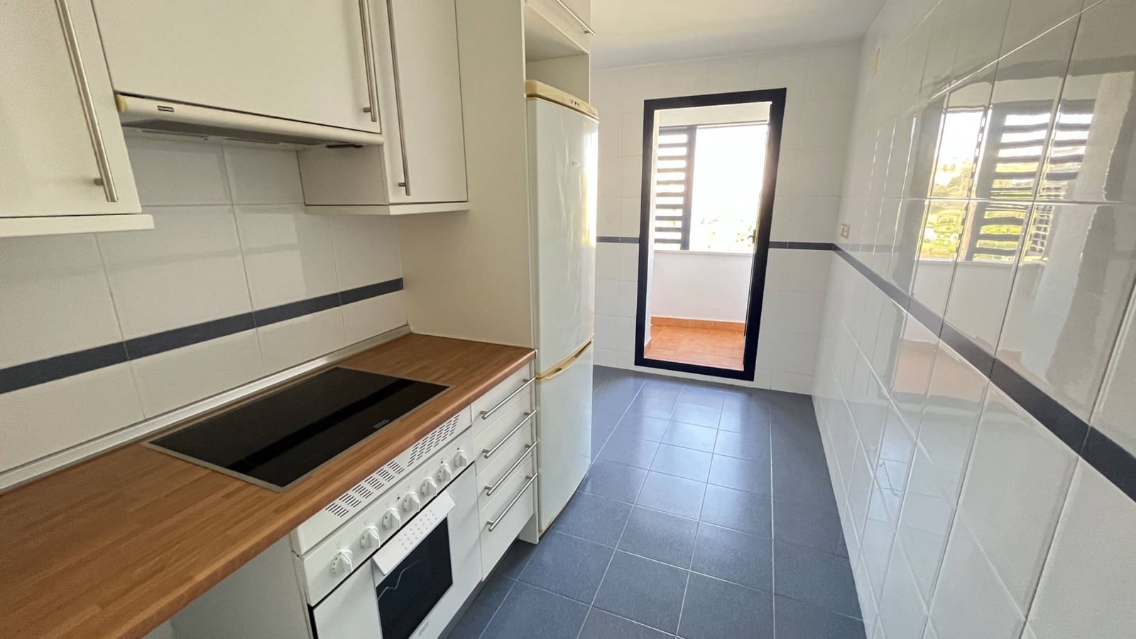 2 chambre Penthouse à vendre à Estepona avec piscine garage - 750 000 € (Ref: 9452148)