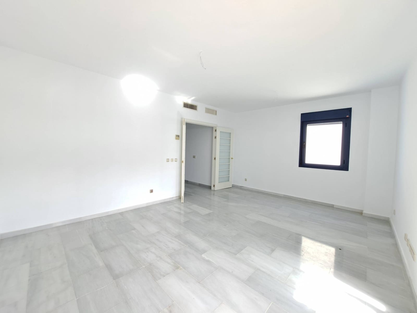 2 chambre Penthouse à vendre à Estepona avec piscine garage - 750 000 € (Ref: 9452148)