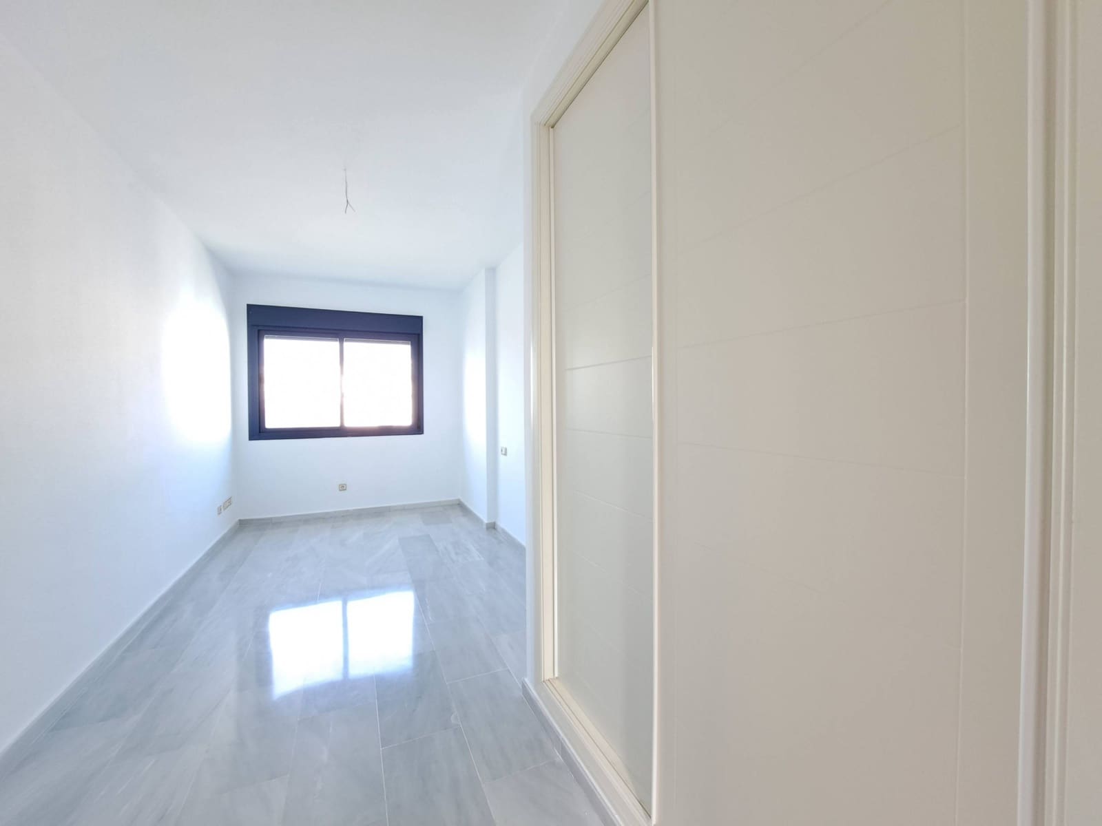 2 chambre Penthouse à vendre à Estepona avec piscine garage - 750 000 € (Ref: 9452148)
