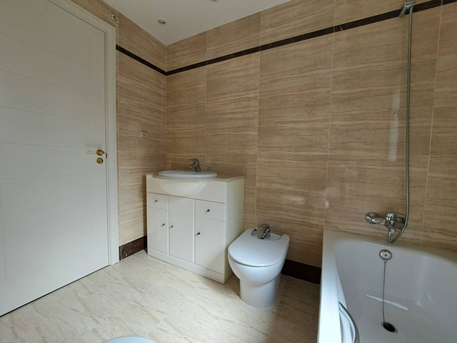 2 chambre Penthouse à vendre à Estepona avec piscine garage - 750 000 € (Ref: 9452148)