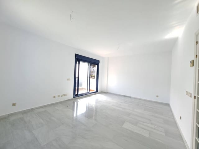 2 chambre Penthouse à vendre à Puerto de Estepona, Estepona avec piscine garage - 750 000 € (Ref: 9452148)