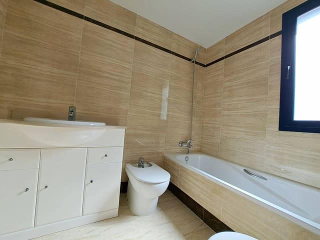 2 chambre Penthouse à vendre à Puerto de Estepona, Estepona avec piscine garage - 750 000 € (Ref: 9452148)