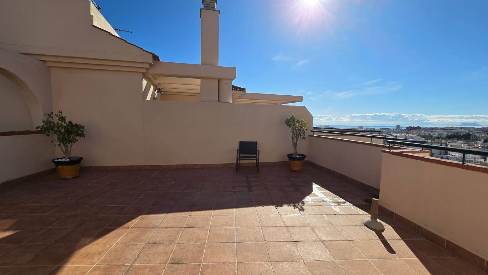 2 bedroom Penthouse for sale in Estepona with pool garage - € 445,000 (Ref: 9481204)