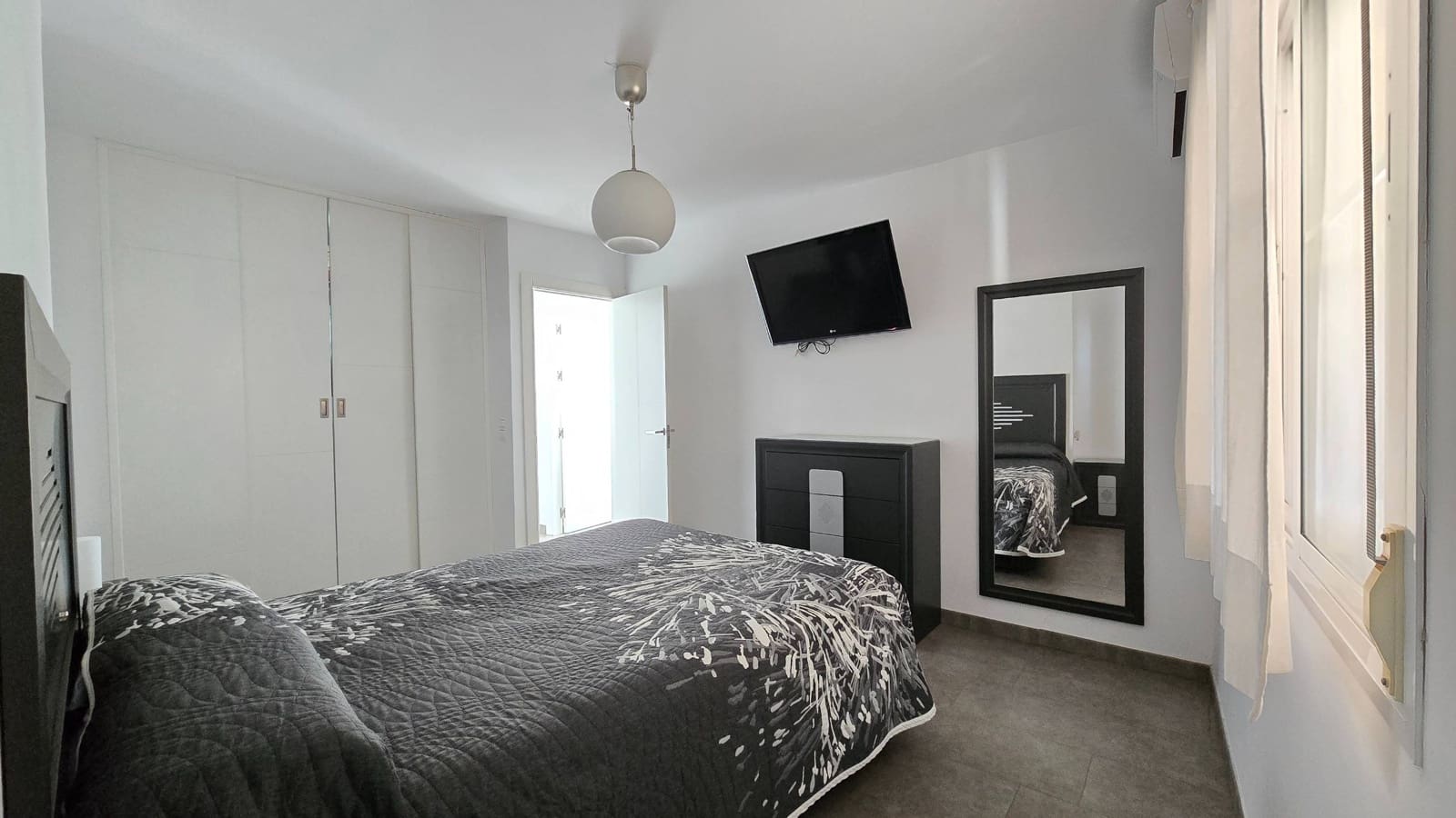 2 bedroom Penthouse for sale in Estepona with pool garage - € 445,000 (Ref: 9481204)