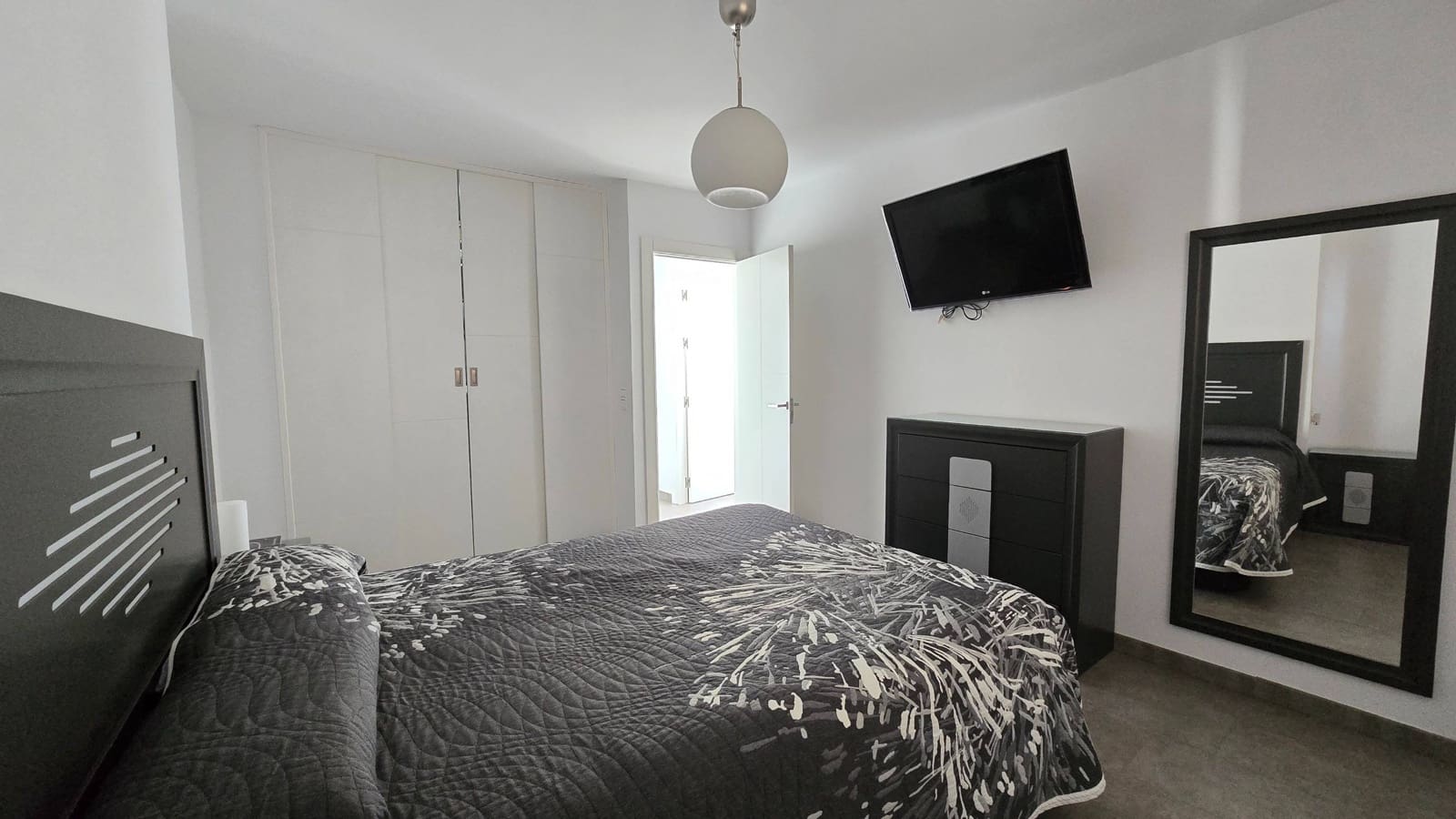 2 bedroom Penthouse for sale in Estepona with pool garage - € 445,000 (Ref: 9481204)