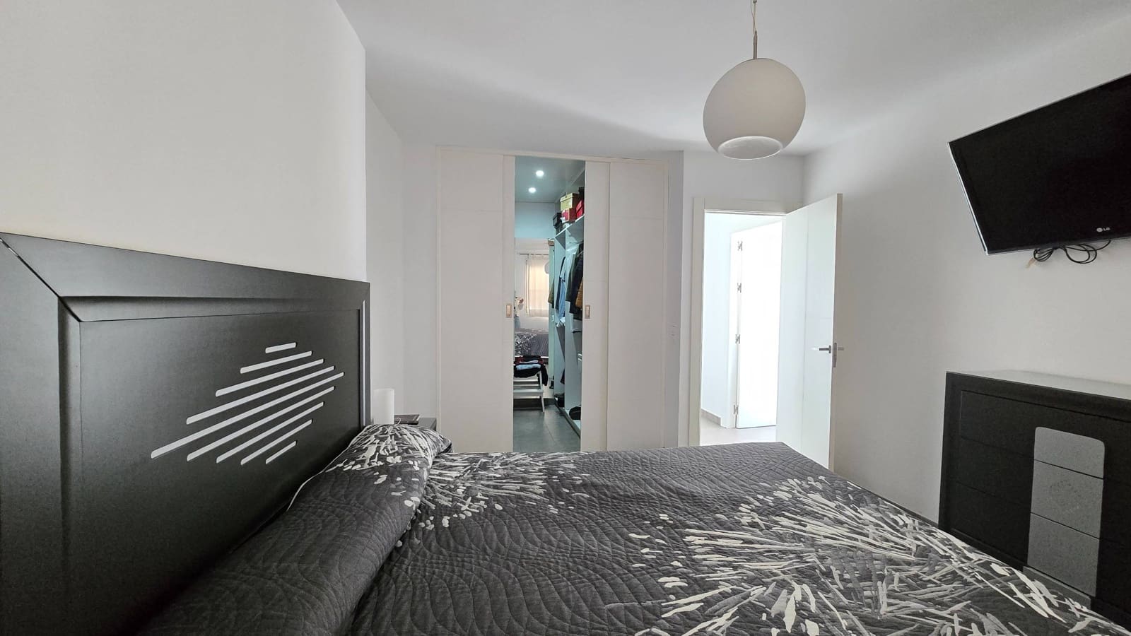 2 bedroom Penthouse for sale in Estepona with pool garage - € 445,000 (Ref: 9481204)