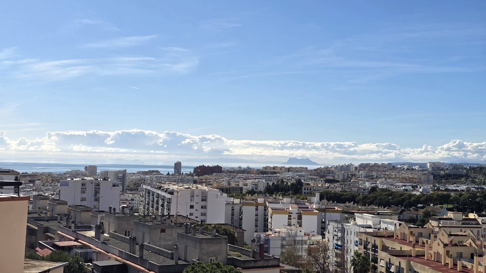 2 bedroom Penthouse for sale in Estepona with pool garage - € 445,000 (Ref: 9481204)