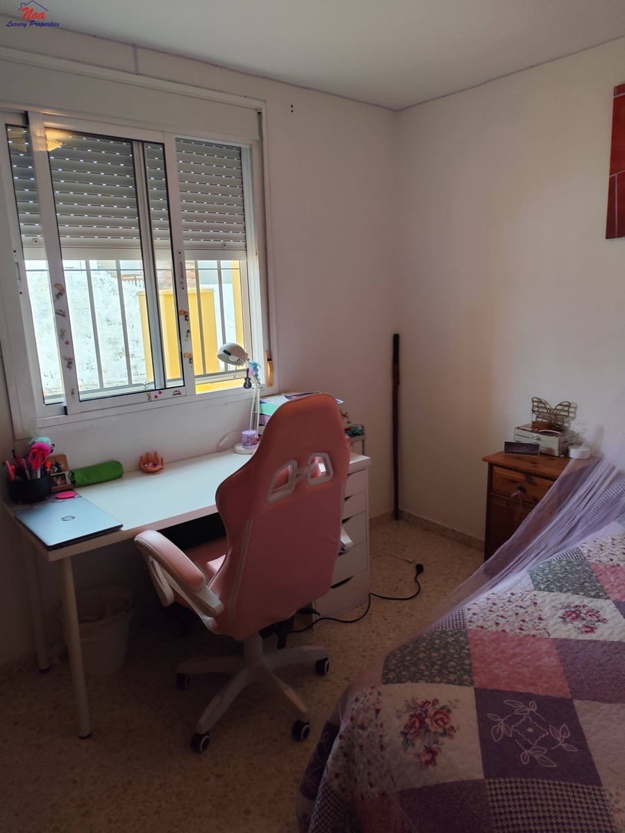 4 bedroom Terraced Villa for sale in Benacazon with garage - € 162,000 (Ref: 9481205)