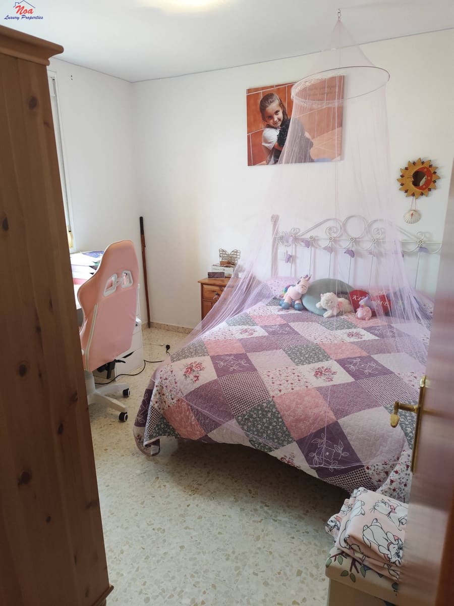 4 bedroom Terraced Villa for sale in Benacazon with garage - € 162,000 (Ref: 9481205)