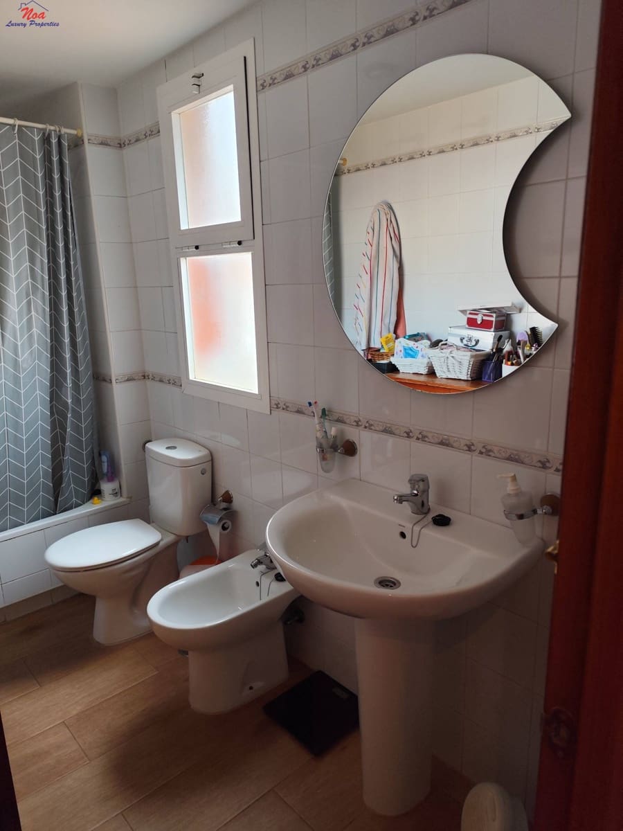 4 bedroom Terraced Villa for sale in Benacazon with garage - € 162,000 (Ref: 9481205)