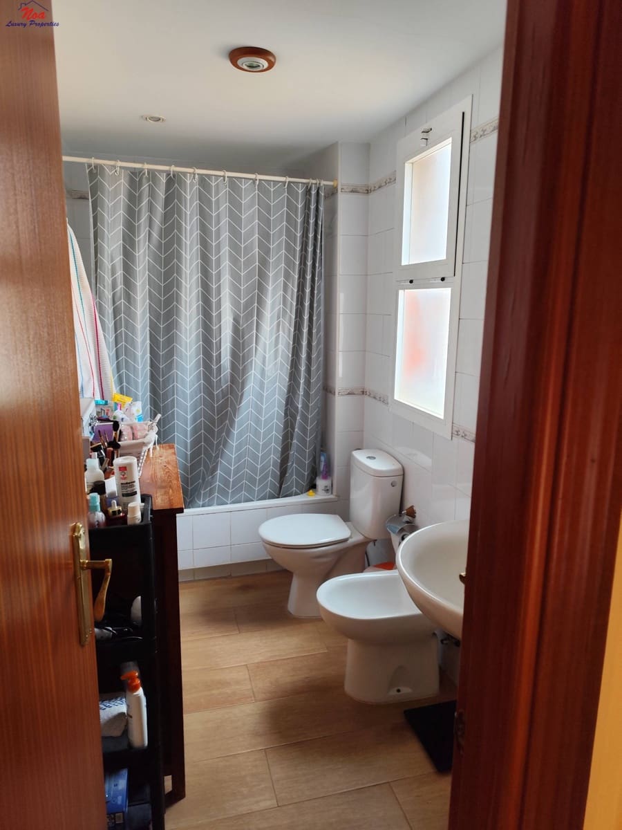 4 bedroom Terraced Villa for sale in Benacazon with garage - € 162,000 (Ref: 9481205)