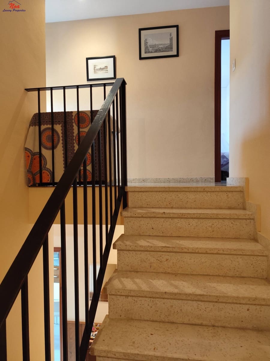 4 bedroom Terraced Villa for sale in Benacazon with garage - € 162,000 (Ref: 9481205)