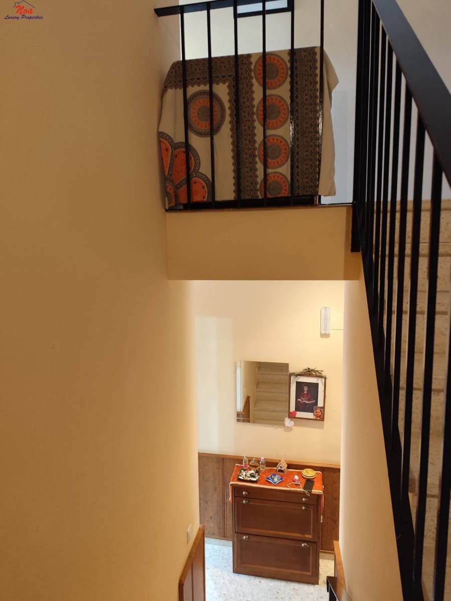 4 bedroom Terraced Villa for sale in Benacazon with garage - € 162,000 (Ref: 9481205)