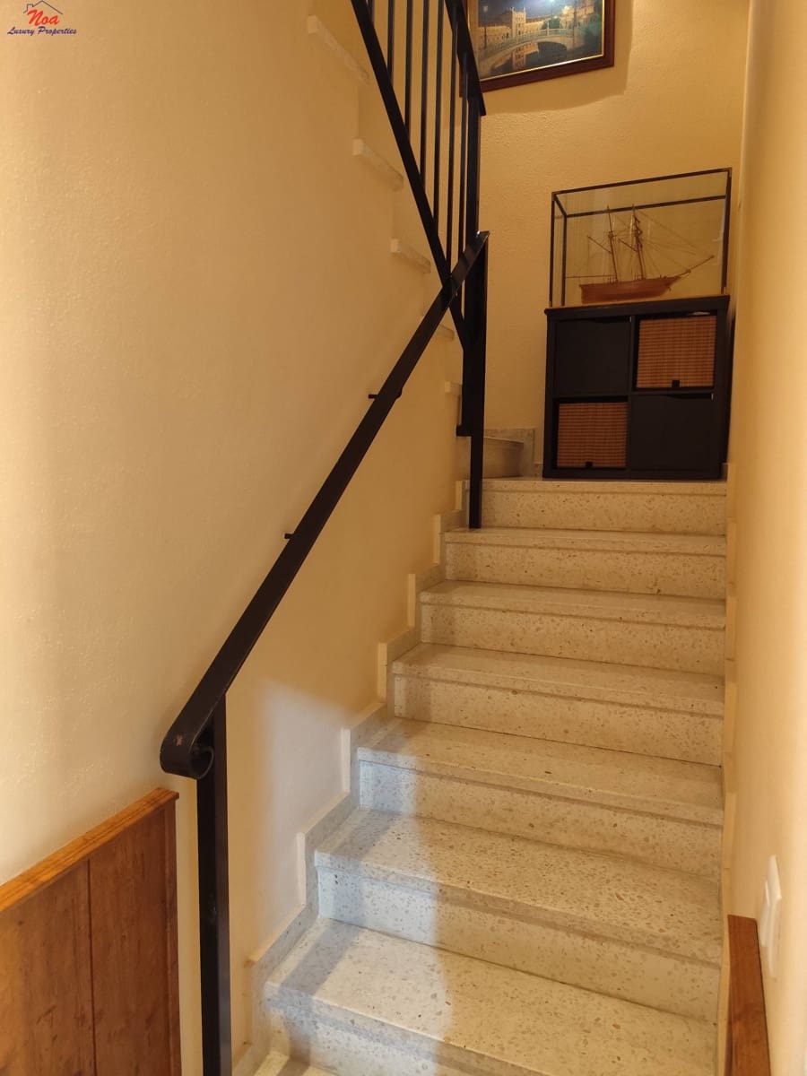 4 bedroom Terraced Villa for sale in Benacazon with garage - € 162,000 (Ref: 9481205)