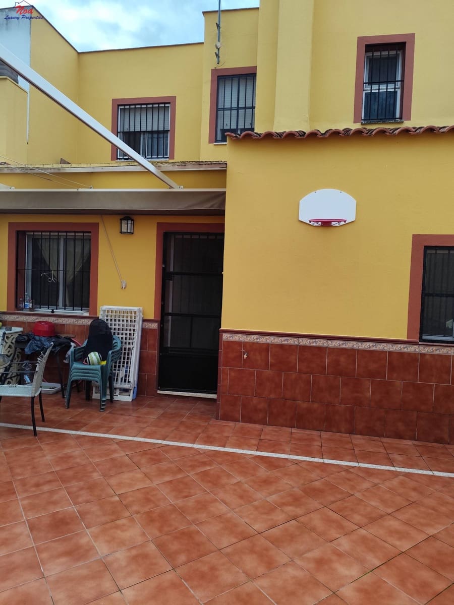 4 bedroom Terraced Villa for sale in Benacazon with garage - € 162,000 (Ref: 9481205)