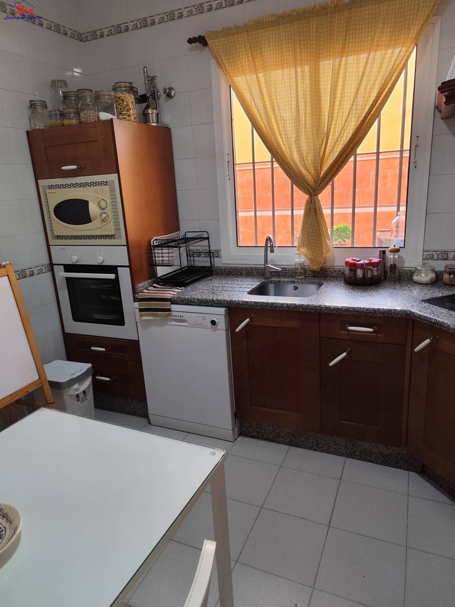 4 bedroom Terraced Villa for sale in Benacazon with garage - € 162,000 (Ref: 9481205)