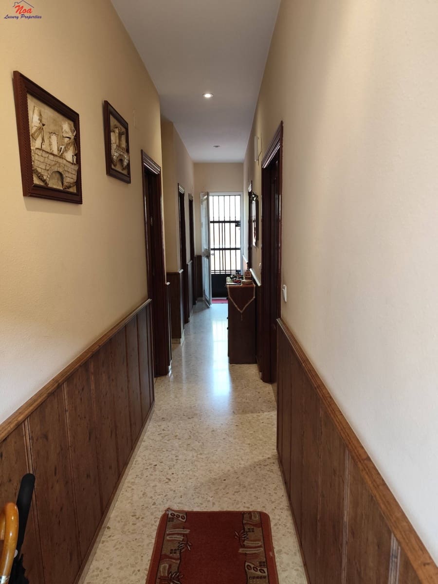 4 bedroom Terraced Villa for sale in Benacazon with garage - € 162,000 (Ref: 9481205)