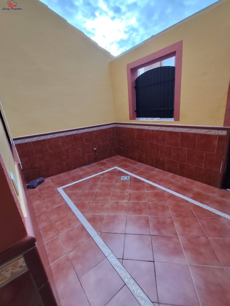 4 bedroom Terraced Villa for sale in Benacazon with garage - € 162,000 (Ref: 9481205)