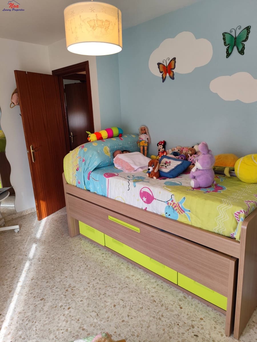 4 bedroom Terraced Villa for sale in Benacazon with garage - € 162,000 (Ref: 9481205)