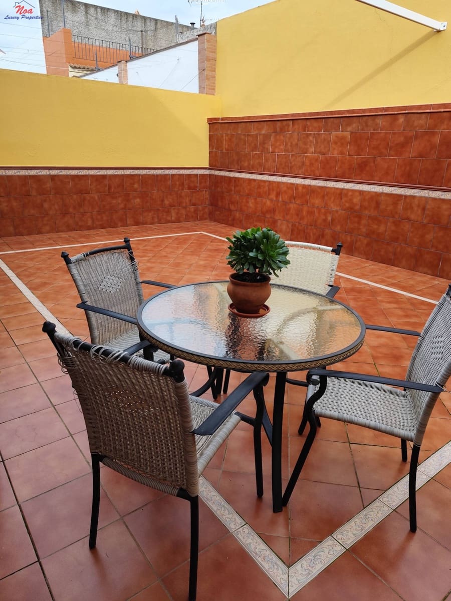 4 bedroom Terraced Villa for sale in Benacazon with garage - € 162,000 (Ref: 9481205)