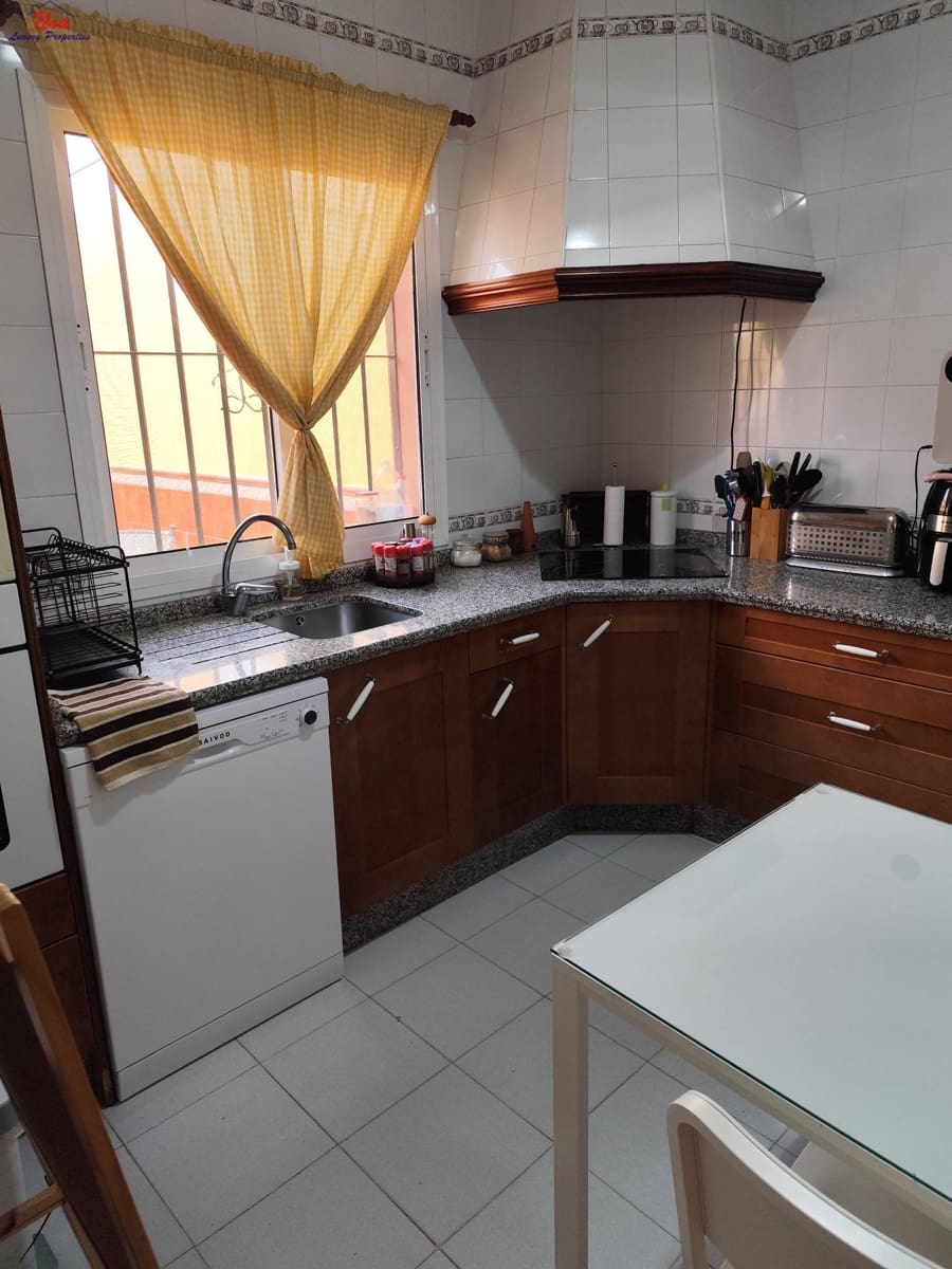 4 bedroom Terraced Villa for sale in Benacazon with garage - € 162,000 (Ref: 9481205)