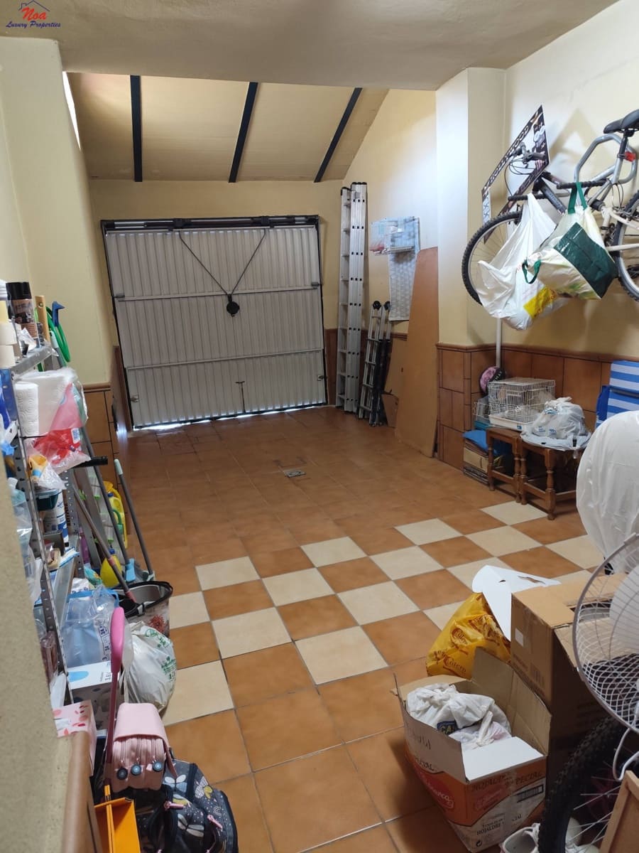 4 bedroom Terraced Villa for sale in Benacazon with garage - € 162,000 (Ref: 9481205)