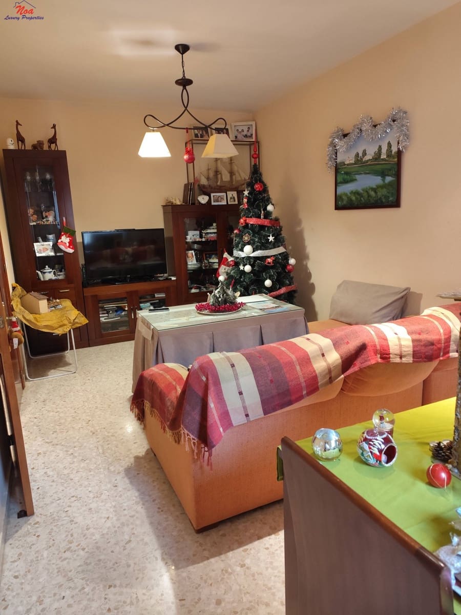 4 bedroom Terraced Villa for sale in Benacazon with garage - € 162,000 (Ref: 9481205)