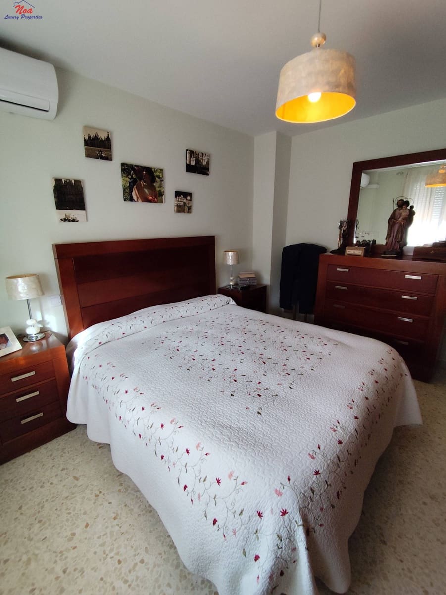 4 bedroom Terraced Villa for sale in Benacazon with garage - € 162,000 (Ref: 9481205)