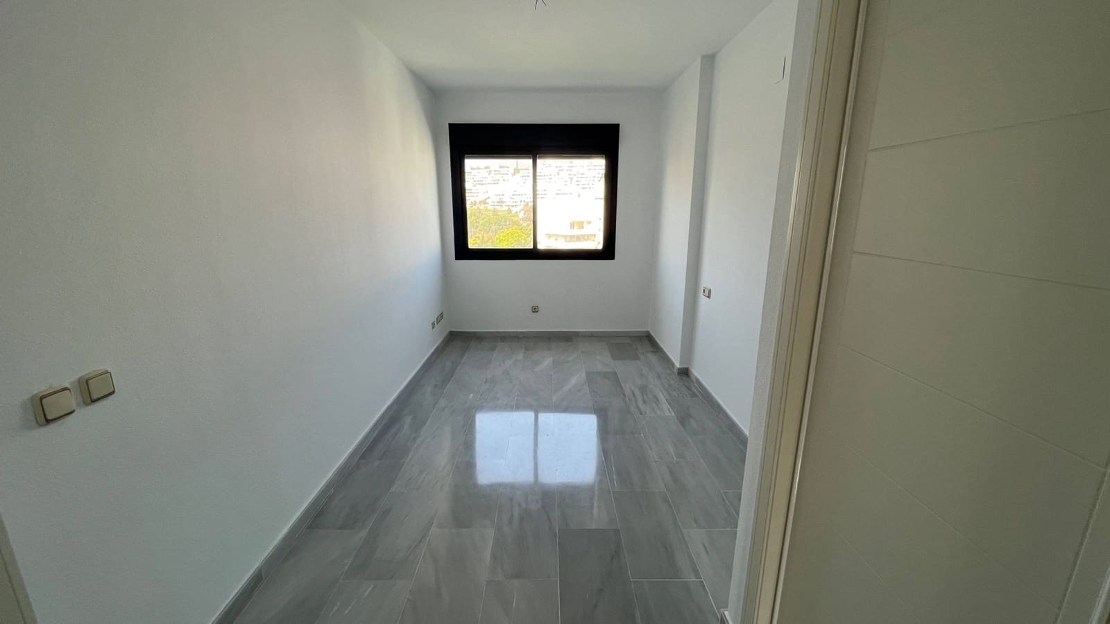 2 Zimmer Penthouse zu vermieten in Estepona mit Pool Garage - 1.800 € (Ref: 9543658)