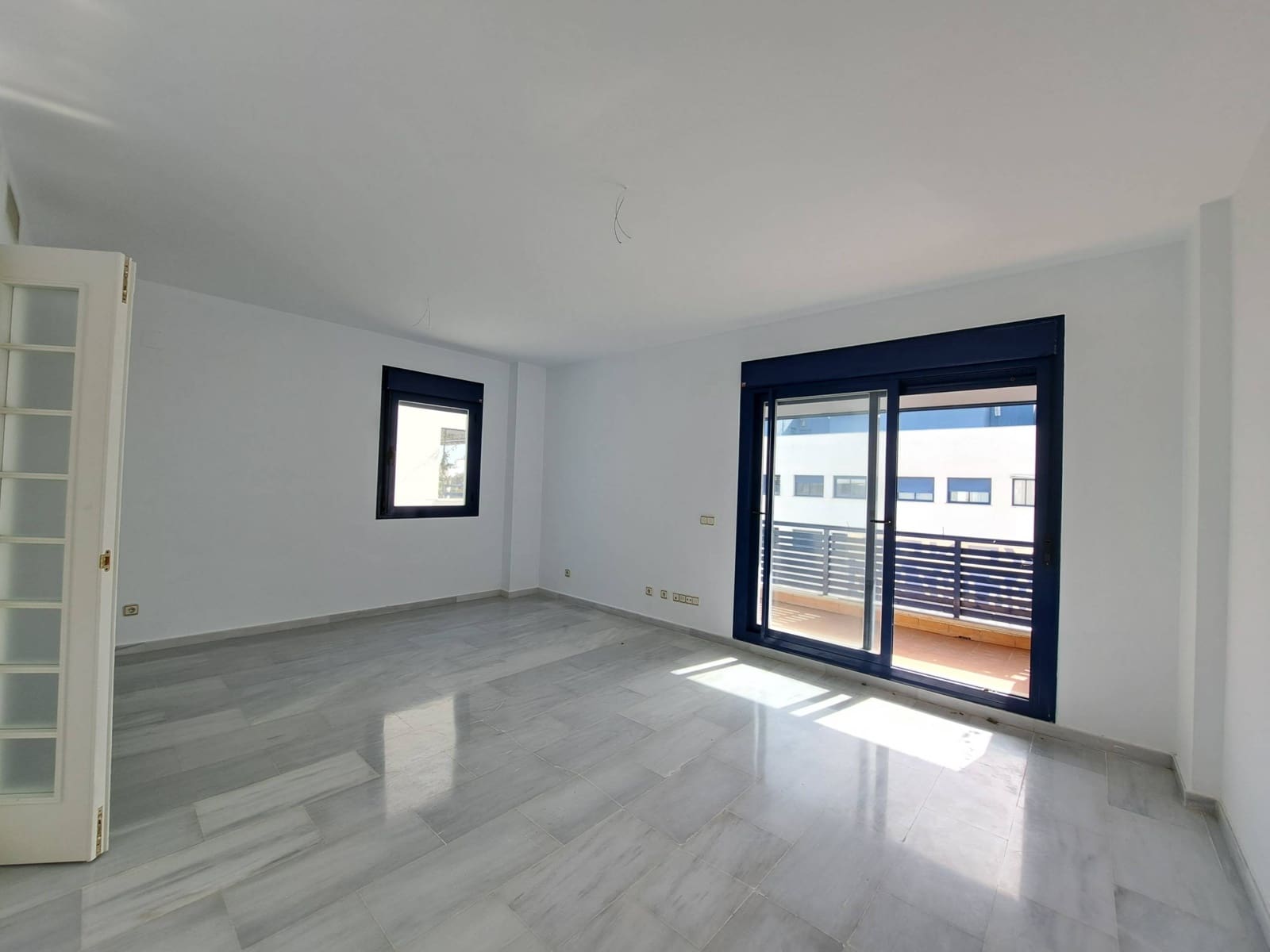 2 Zimmer Penthouse zu vermieten in Estepona mit Pool Garage - 1.800 € (Ref: 9543658)