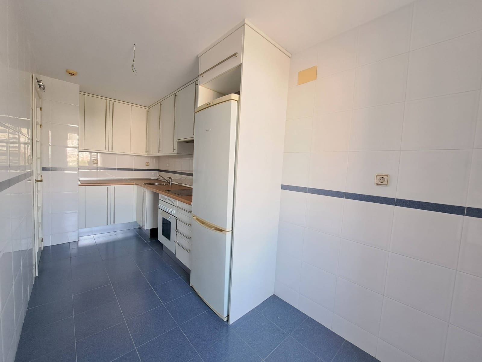 2 Zimmer Penthouse zu vermieten in Estepona mit Pool Garage - 1.800 € (Ref: 9543658)