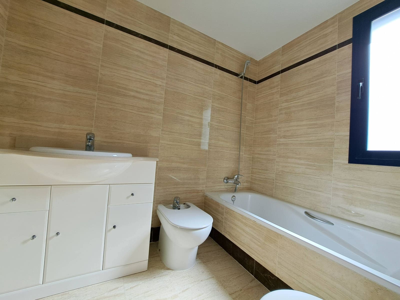 2 Zimmer Penthouse zu vermieten in Estepona mit Pool Garage - 1.800 € (Ref: 9543658)