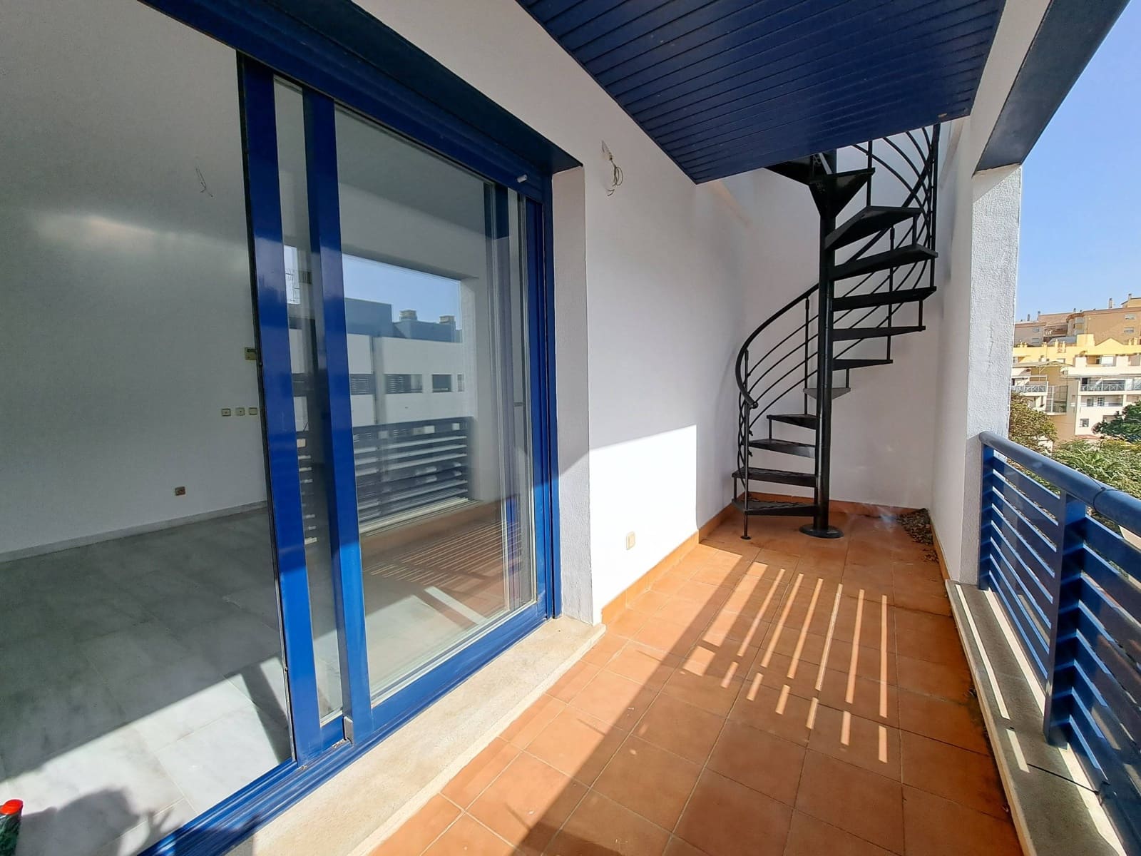 2 Zimmer Penthouse zu vermieten in Estepona mit Pool Garage - 1.800 € (Ref: 9543658)