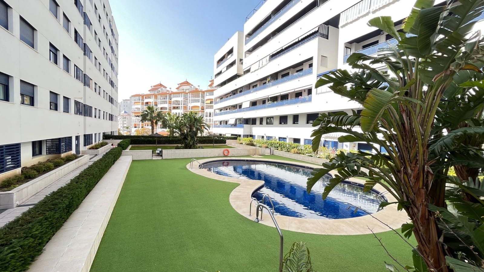 2 Zimmer Penthouse zu vermieten in Estepona mit Pool Garage - 1.800 € (Ref: 9543658)