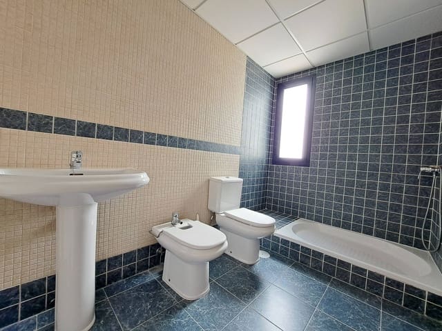 2 Zimmer Penthouse zu vermieten in Puerto de Estepona, Estepona mit Pool Garage - 1.800 € (Ref: 9543658)