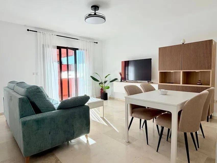 Apartamento de 2 habitaciones en Estepona en venta con piscina garaje - 365.000 € (Ref: 9565270)