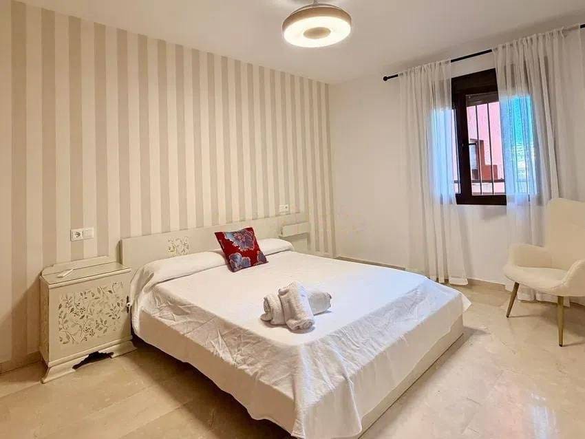 Apartamento de 2 habitaciones en Estepona en venta con piscina garaje - 365.000 € (Ref: 9565270)