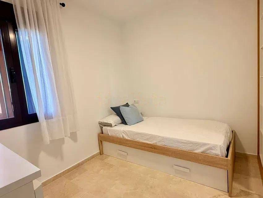 Apartamento de 2 habitaciones en Estepona en venta con piscina garaje - 365.000 € (Ref: 9565270)