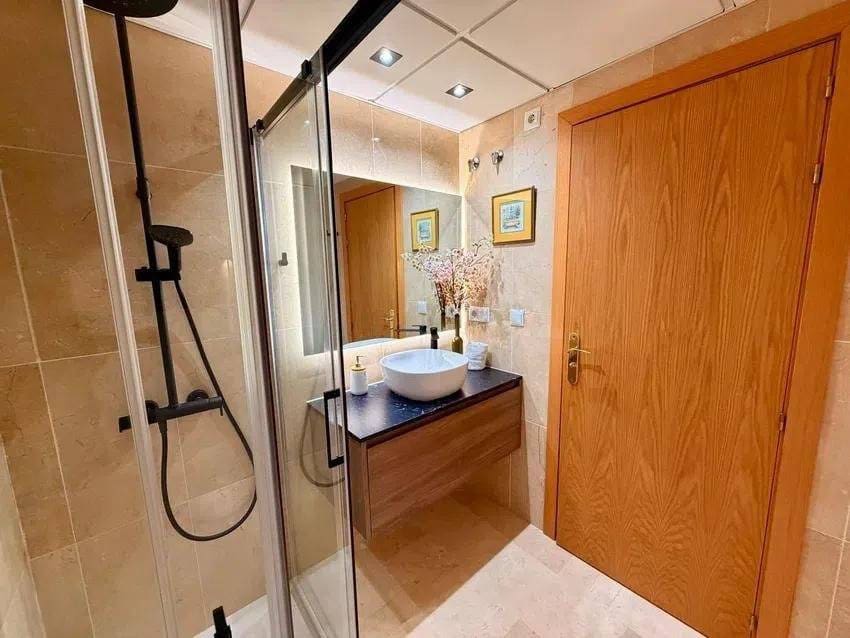 Apartamento de 2 habitaciones en Estepona en venta con piscina garaje - 365.000 € (Ref: 9565270)