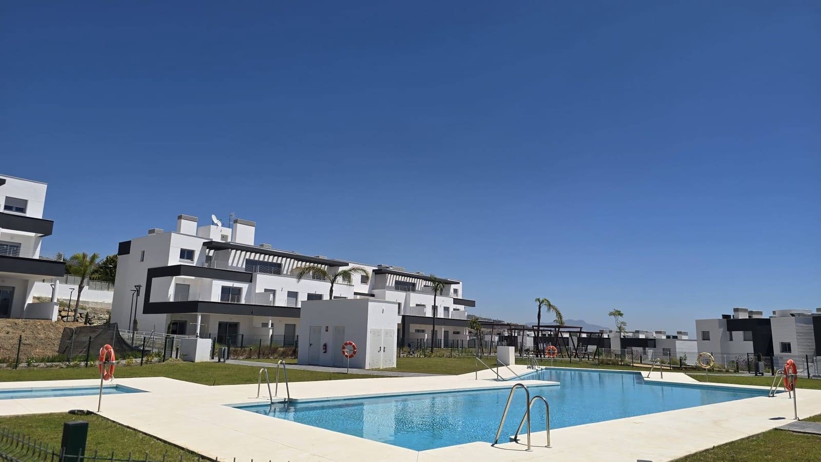 3 makuuhuone Huoneisto myytävänä paikassa Estepona mukana uima-altaan 
autotalli - 405 500 € (Ref: 9591336)