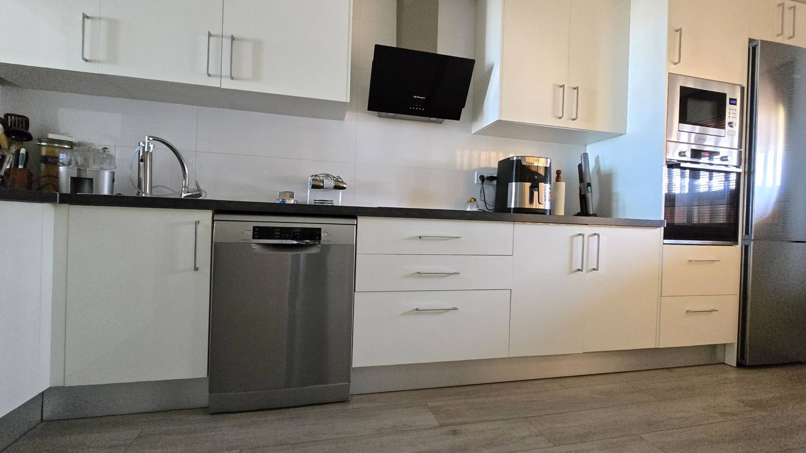 3 bedroom Apartment for sale in Manilva with pool garage - € 424,000 (Ref: 9648175)